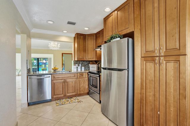 2105 SW 17th Circle, Deerfield Beach, FL 33442