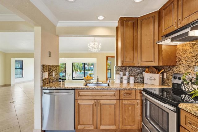 2105 SW 17th Circle, Deerfield Beach, FL 33442