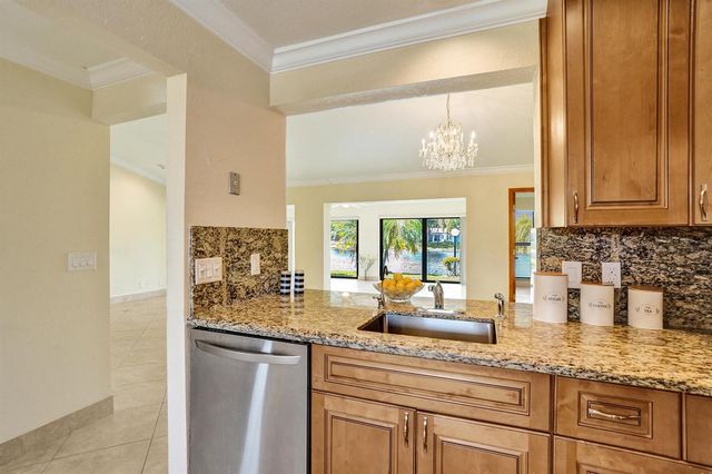2105 SW 17th Circle, Deerfield Beach, FL 33442