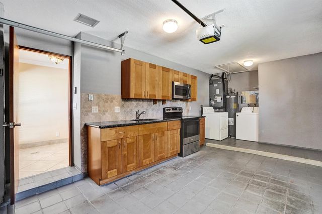 2105 SW 17th Circle, Deerfield Beach, FL 33442