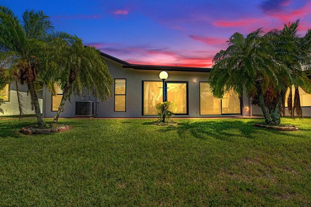 2105 SW 17th Circle, Deerfield Beach, FL 33442