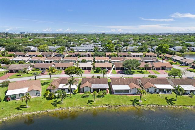 2105 SW 17th Circle, Deerfield Beach, FL 33442