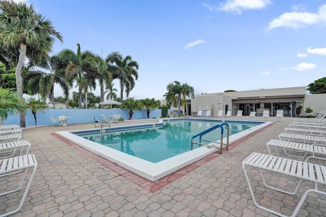2105 SW 17th Circle, Deerfield Beach, FL 33442