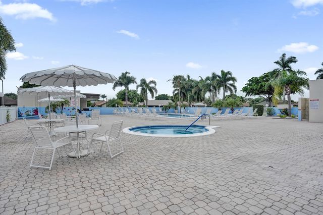 2105 SW 17th Circle, Deerfield Beach, FL 33442