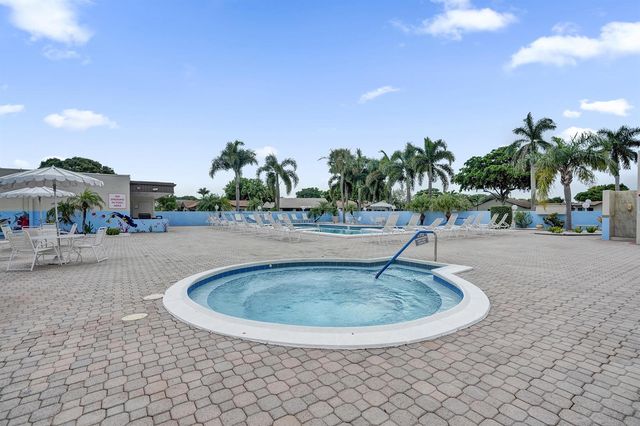 2105 SW 17th Circle, Deerfield Beach, FL 33442