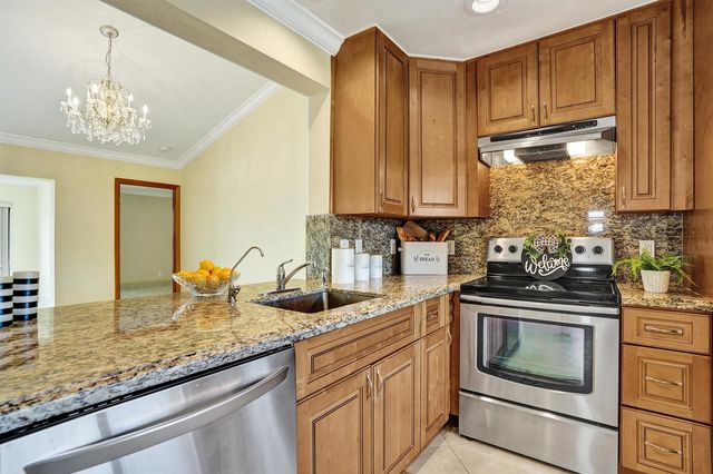 2105 SW 17th Circle, Deerfield Beach, FL 33442