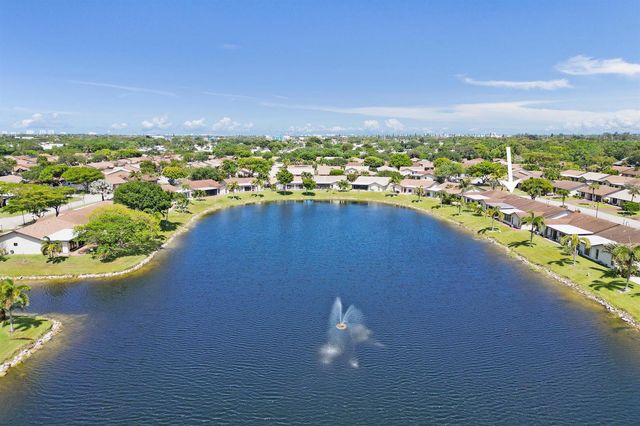2105 SW 17th Circle, Deerfield Beach, FL 33442