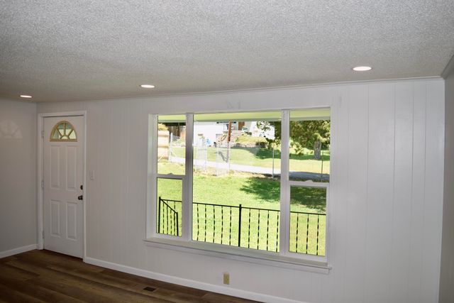 216 W Walden Circle, Soddy Daisy, TN 37379