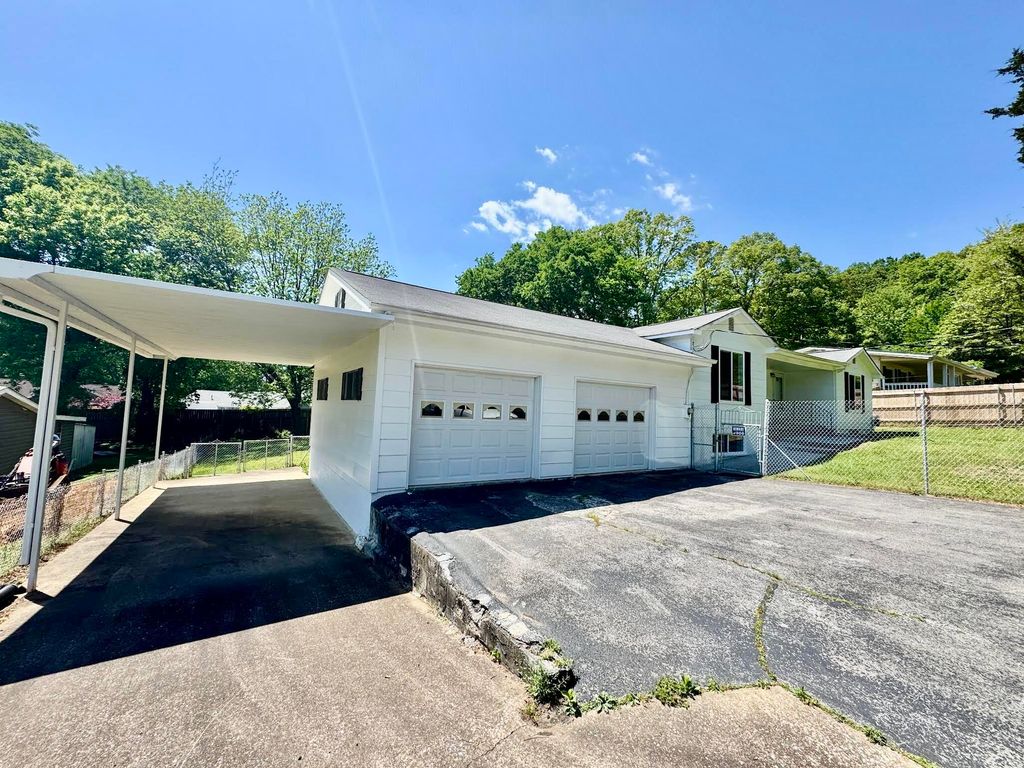 216 W Walden Circle, Soddy Daisy, TN 37379