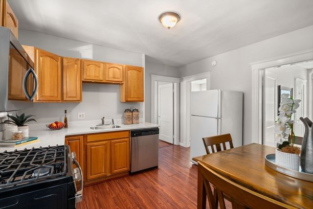 126 Harvey St 2, Cambridge, MA 02140