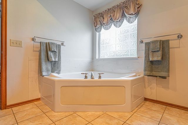105 Kimberling Drive, Moore, OK 73160