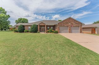 105 Kimberling Drive, Moore, OK 73160