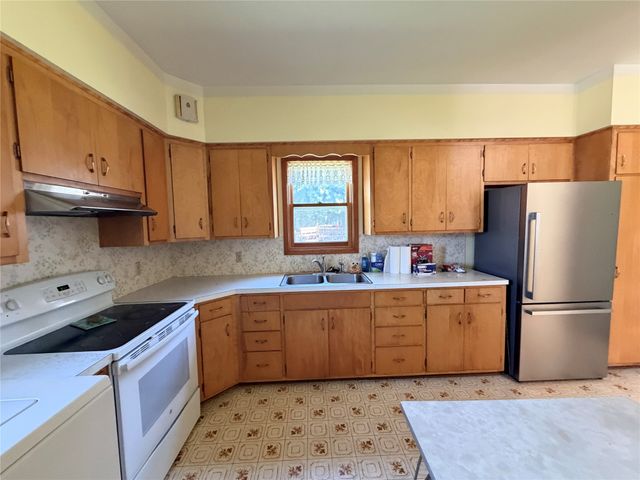 413 E 3rd Street S, Newton, IA 50208