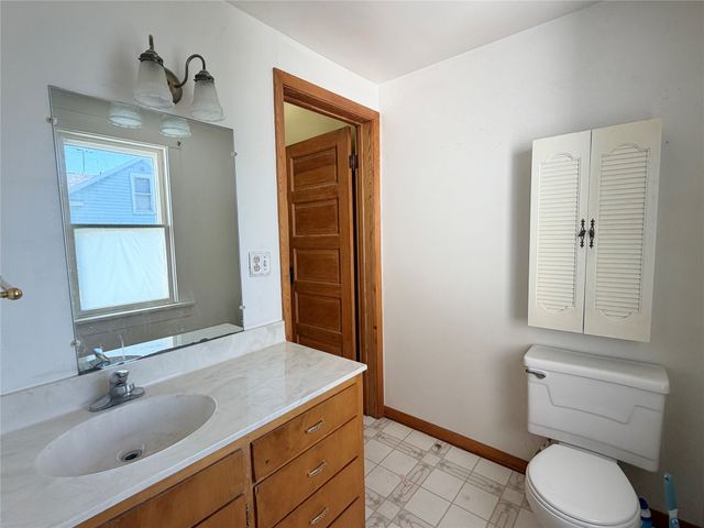 413 E 3rd Street S, Newton, IA 50208