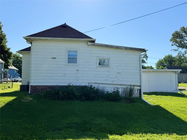413 E 3rd Street S, Newton, IA 50208