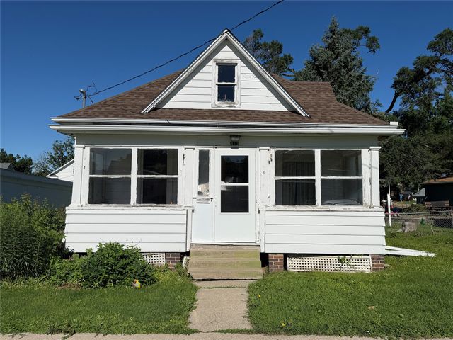 413 E 3rd Street S, Newton, IA 50208