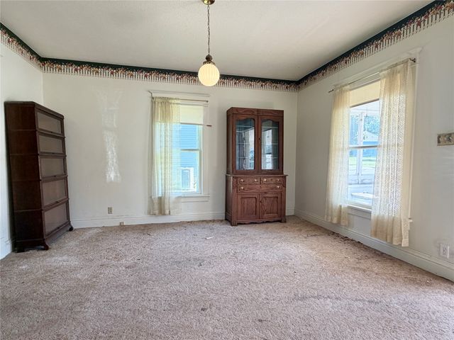 413 E 3rd Street S, Newton, IA 50208