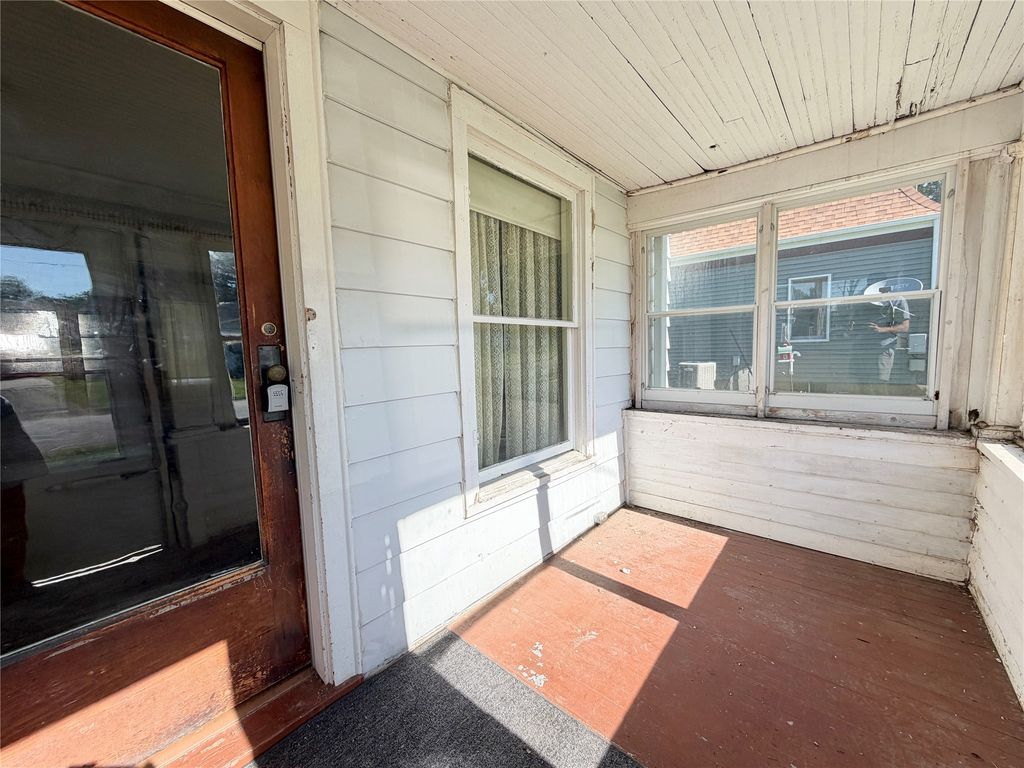 413 E 3rd Street S, Newton, IA 50208