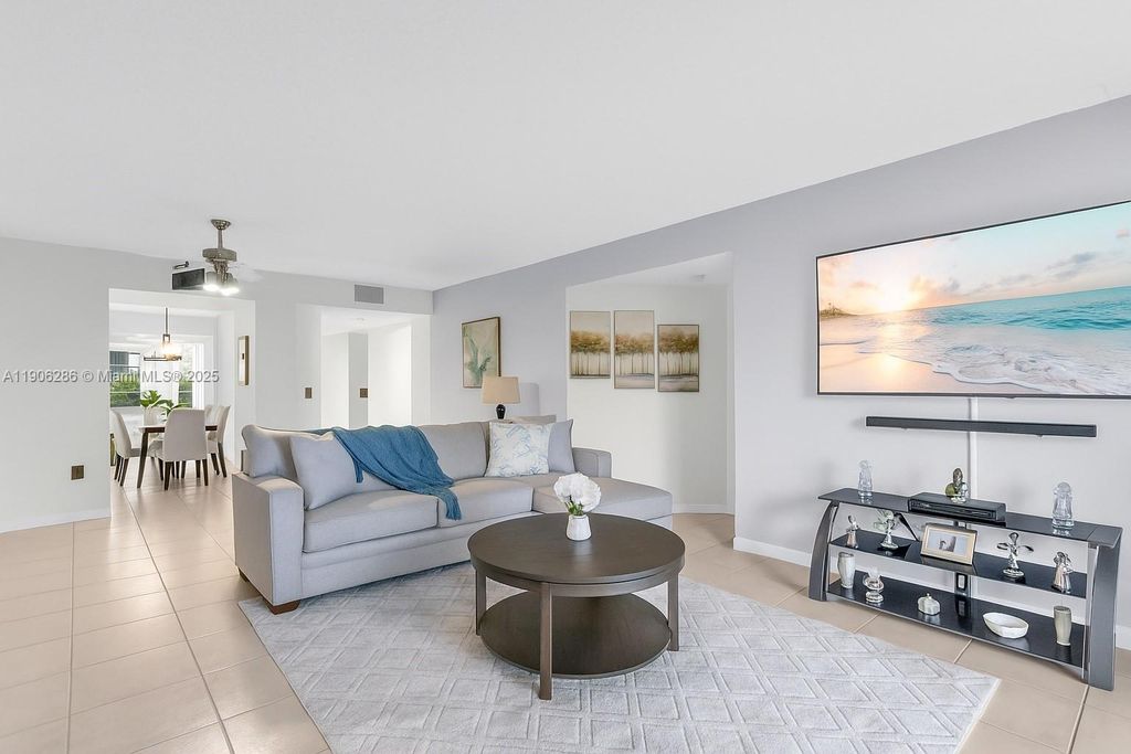 801 SW 138th Ave 310E, Pembroke Pines, FL 33027