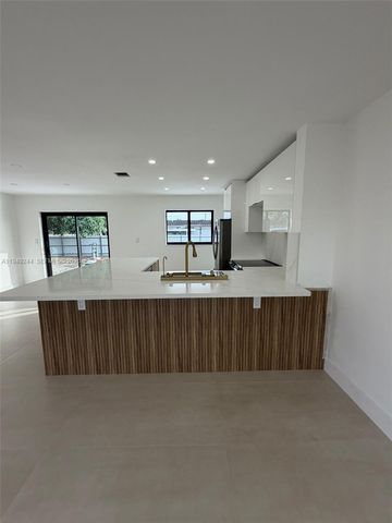 4872 NW 171st Ter, Miami Gardens, FL 33055