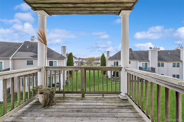 706 Willow Pond Drive, Riverhead, NY 11901