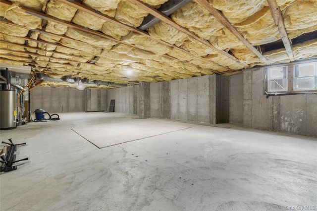 706 Willow Pond Drive, Riverhead, NY 11901