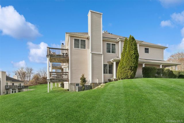 706 Willow Pond Drive, Riverhead, NY 11901