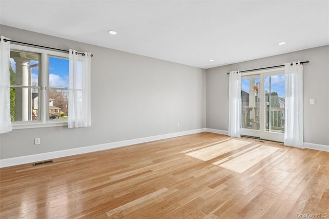 706 Willow Pond Drive, Riverhead, NY 11901