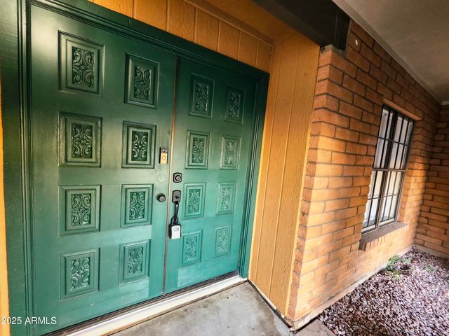 2926 S Emerson Street, Mesa, AZ 85210