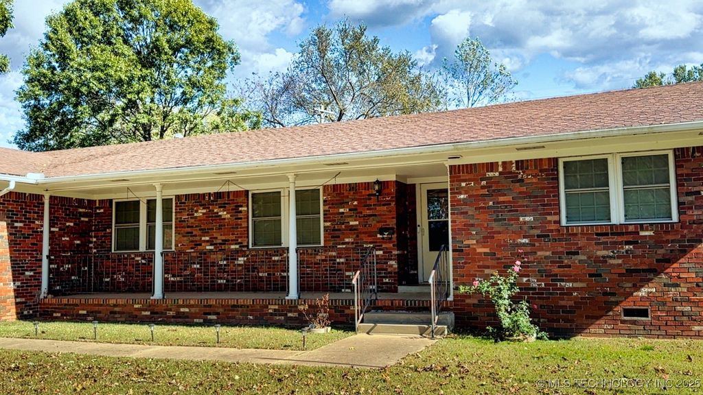 126 SW 6th Street, Checotah, OK 74426