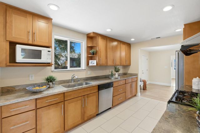 430 Garden Street, East Palo Alto, CA 94303