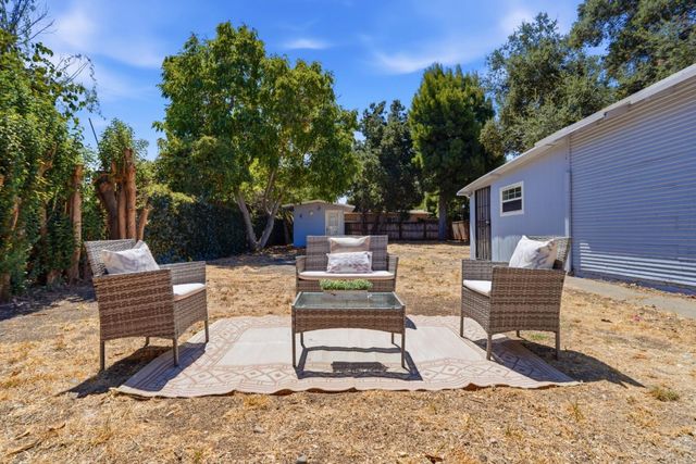 430 Garden Street, East Palo Alto, CA 94303