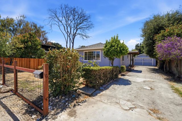 430 Garden Street, East Palo Alto, CA 94303