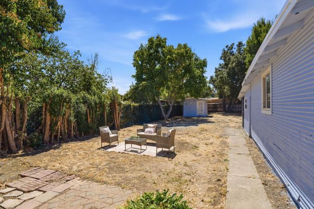 430 Garden Street, East Palo Alto, CA 94303