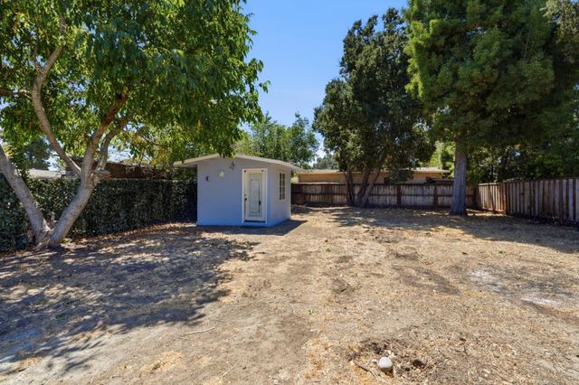 430 Garden Street, East Palo Alto, CA 94303