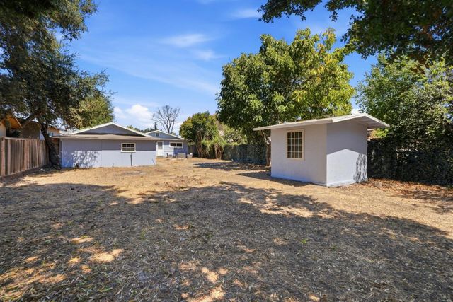 430 Garden Street, East Palo Alto, CA 94303