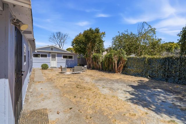 430 Garden Street, East Palo Alto, CA 94303