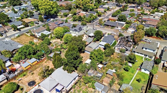 430 Garden Street, East Palo Alto, CA 94303