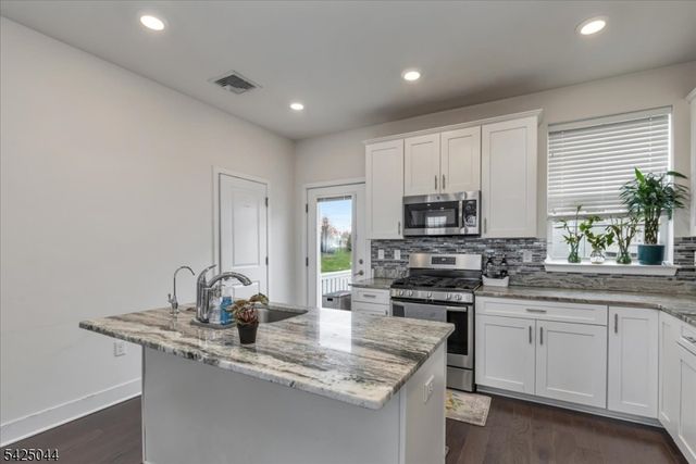 309 Saratoga Ct, Branchburg Twp., NJ 08876