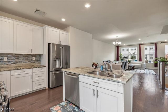 309 Saratoga Ct, Branchburg Twp., NJ 08876