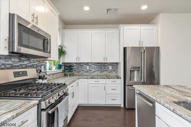 309 Saratoga Ct, Branchburg Twp., NJ 08876