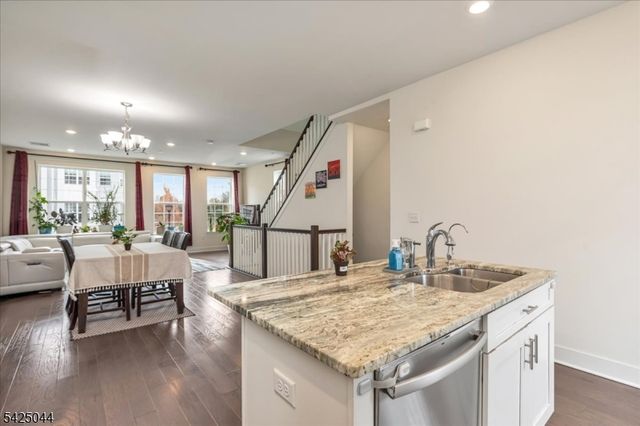 309 Saratoga Ct, Branchburg Twp., NJ 08876