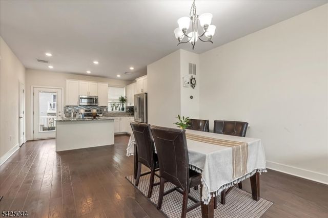 309 Saratoga Ct, Branchburg Twp., NJ 08876