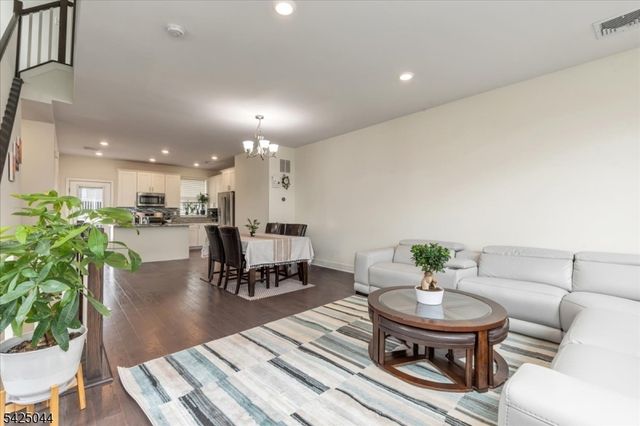 309 Saratoga Ct, Branchburg Twp., NJ 08876