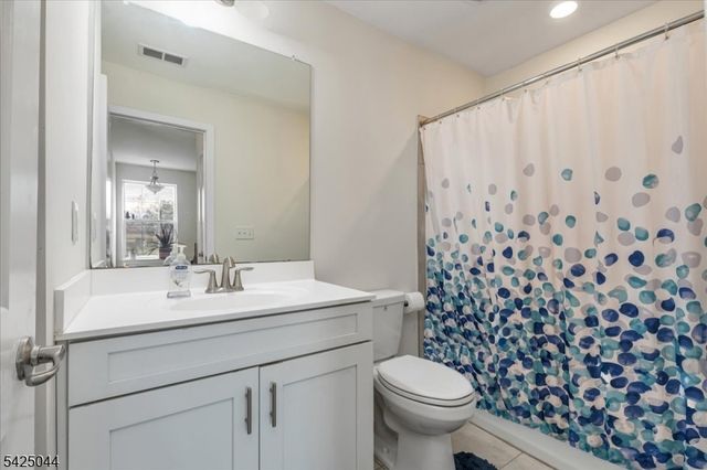 309 Saratoga Ct, Branchburg Twp., NJ 08876