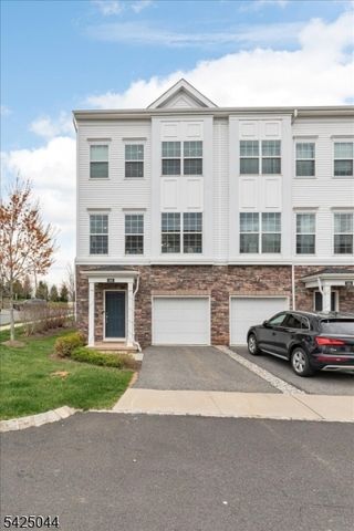 309 Saratoga Ct, Branchburg Twp., NJ 08876