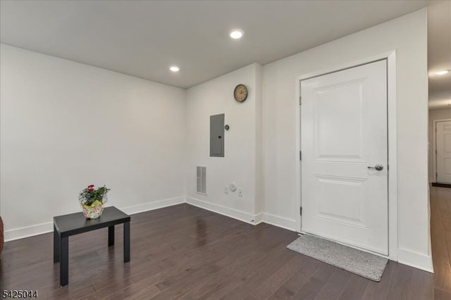 309 Saratoga Ct, Branchburg Twp., NJ 08876