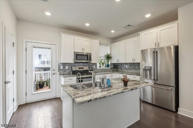 309 Saratoga Ct, Branchburg Twp., NJ 08876