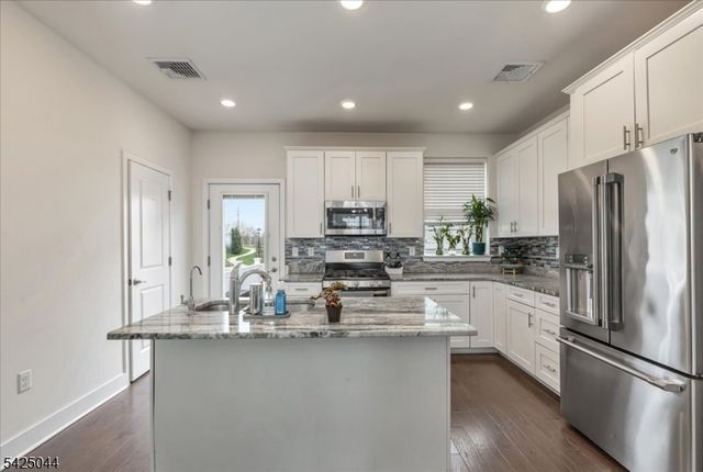 309 Saratoga Ct, Branchburg Twp., NJ 08876