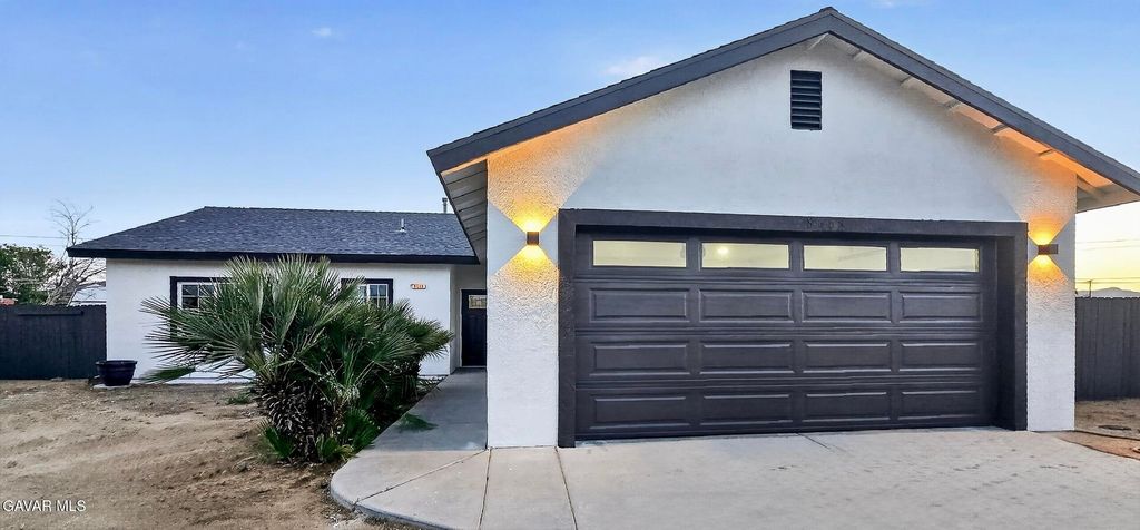 8668 S Loop Boulevard, California City, CA 93505